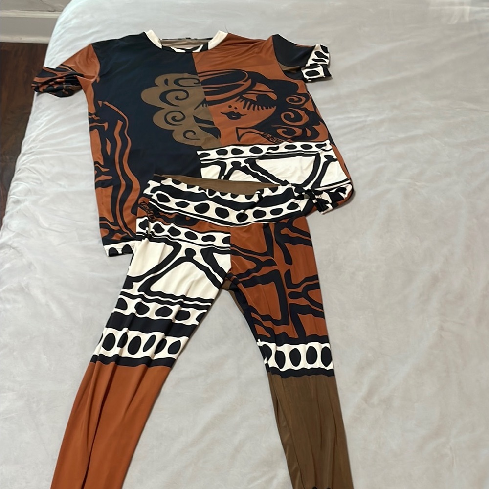 Fashion Nova in Brown and Black top with leggings never worn